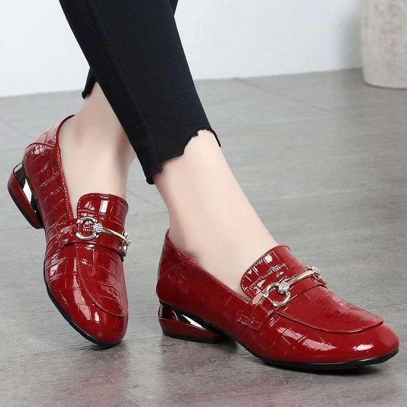 Single shoes women's 2025 new loafers British soft leather soft-soled leather shoes Doudou shoes one-pedal flat shoes women's shoes