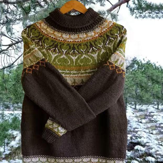 Beiger Rollkragenpullover mit Streifen und buntem Muster