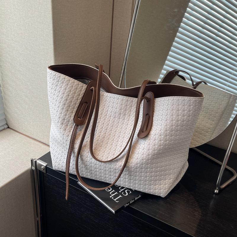 Large Capacity Woven Pattern Bag Women's 2025 New Early Autumn Retro Versatile Shoulder Underarm Bag Casual Portable Tote Bag