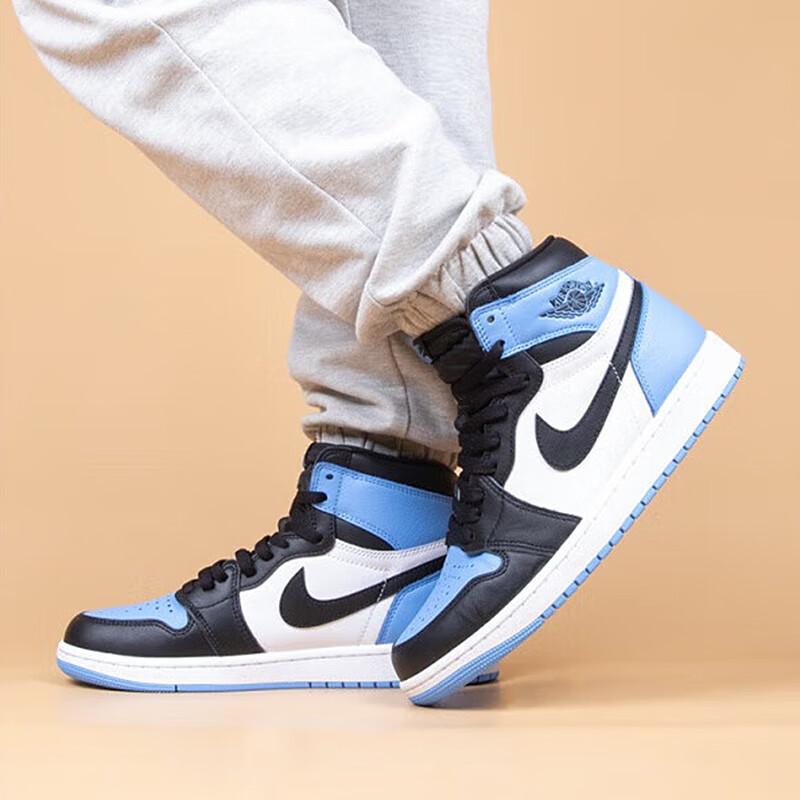Air Jordan 1 Retro High OG GS UNC Toe Kinder Sneaker Blau University-Blau Schwarz FD1437-400