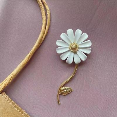 Fashion Daisy Petal Brooch White Painted Flower Pin Coat Corsage Accessories