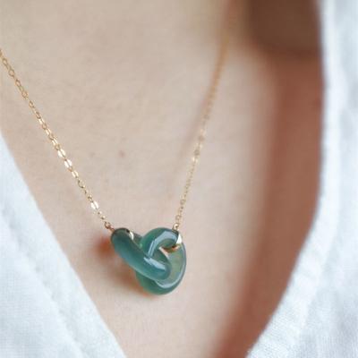 Přívěsek z přírodního zeleného chalcedonu propletený náhrdelník pro ženy Elegantní luxusní šperk Vhodný jako dárek na večeře