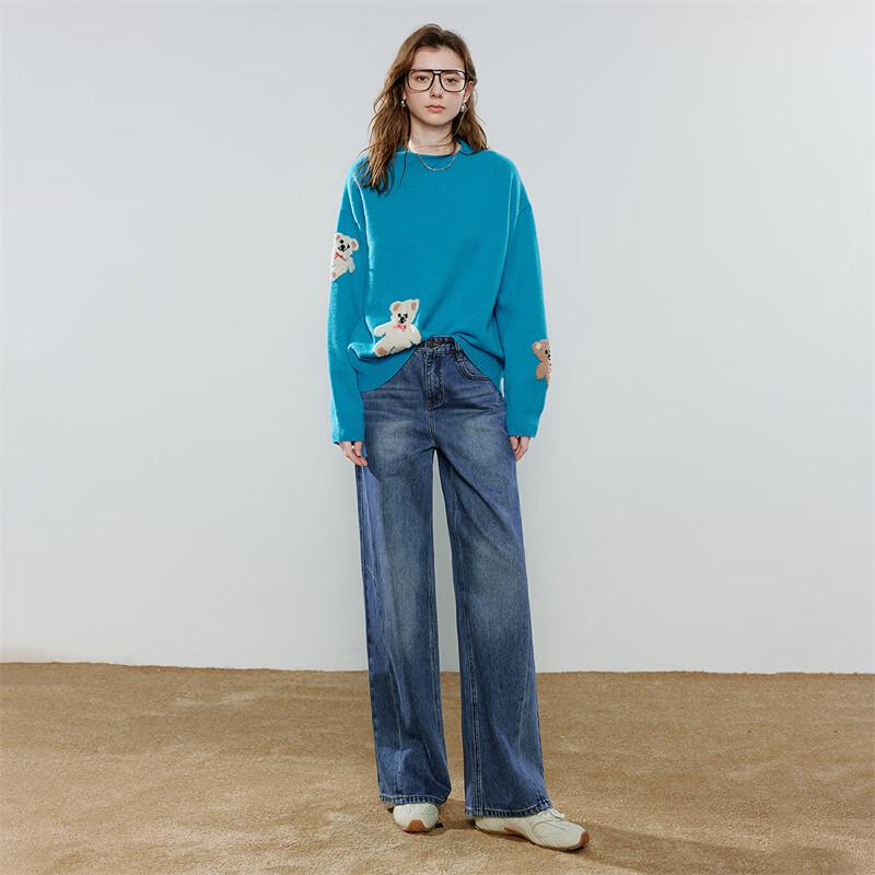 Chuyu Women's Bear Jacquard Loose-Fit Sweater