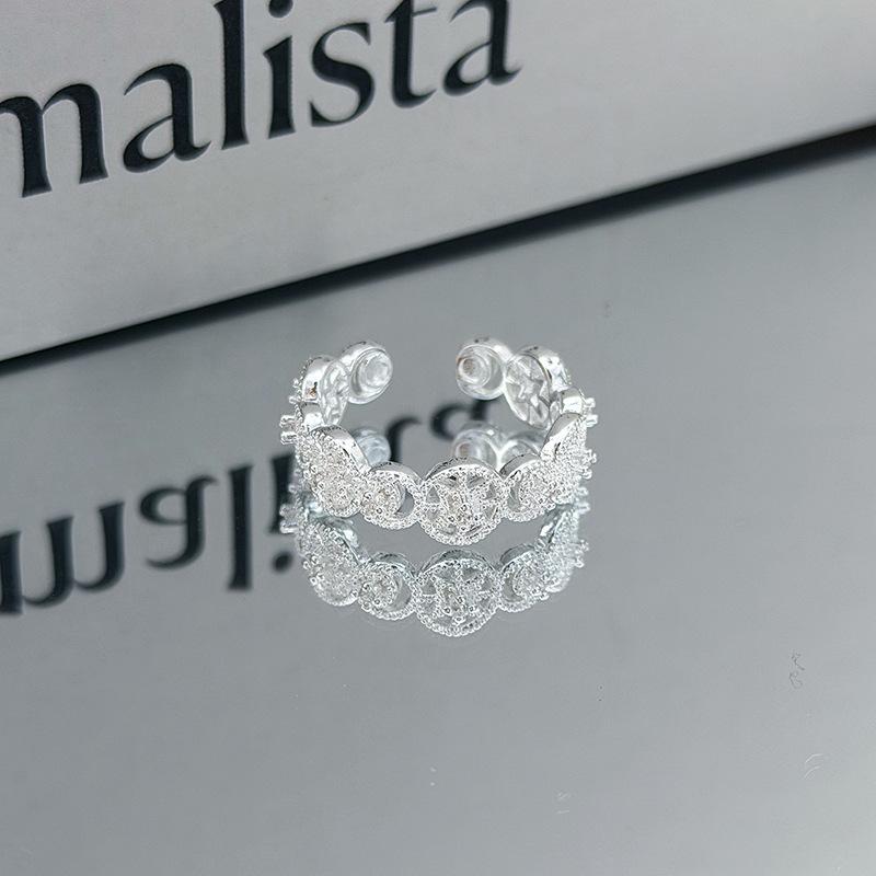 Leichter Luxus Wunderschöner Voll-Diamant Hohl Retro Graviert Offener Ring Geometrisches Muster Stapelbar Tragen Nische High-End Ring Frau