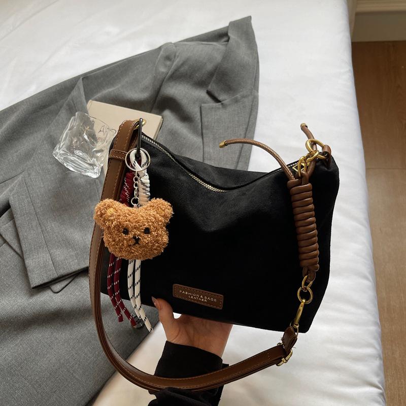 

Retro bag women s new fashion suede shoulder armpit bag outdoor leisure commuter women s bag messenger bag No pendant