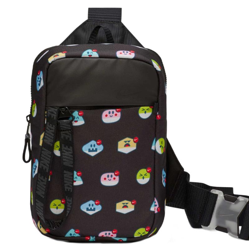 

Тканевая сумка-слинг Nike поясная сумка обычная унисекс черная повседневная DC7363-010 чёрный