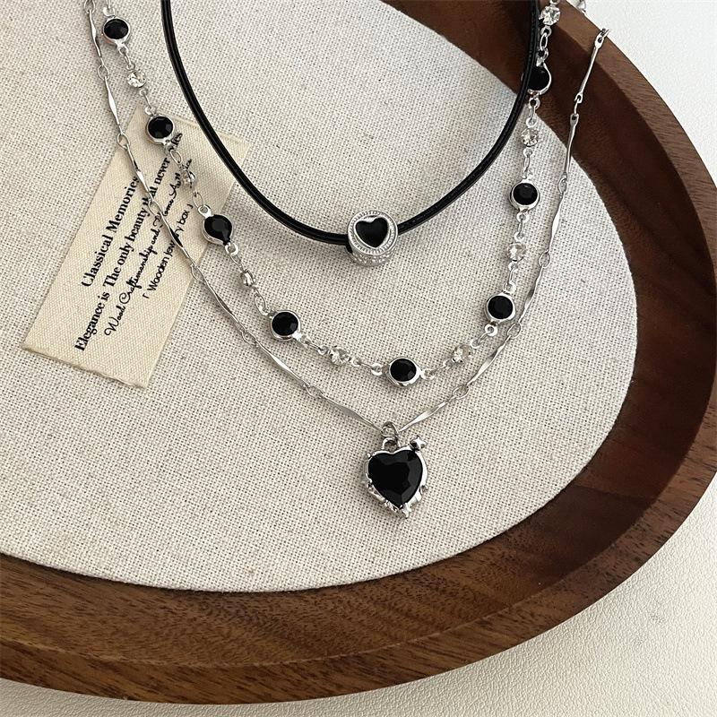 Gothic Y2K Multi Layer Black Leather Rope Peach Heart Pendant Necklace for Women Charm Clavicle Chain Punk Zircon Wedding Gift