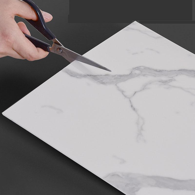 Adesivo autoadesivo con motivo in marmo simulato per piastrelle Decorazione da parete Pannello impermeabile in alluminio-plastica per WC