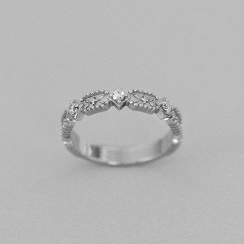 MUSEE.ART Gothic triple cubic miss ring