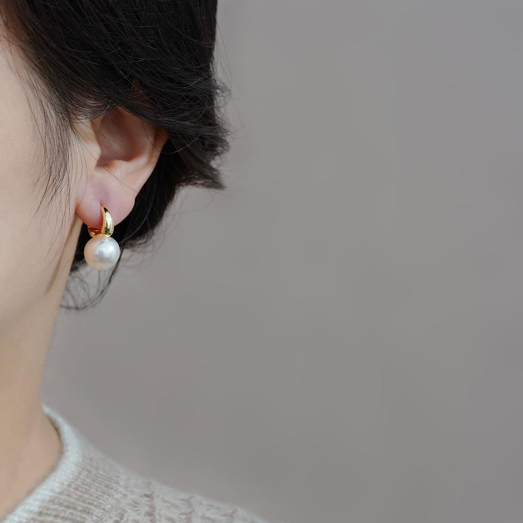 Pearl Stud Earrings - High-end Ear Ornaments with Stud-shaped Earpins