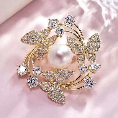 Fluttering Butterfly Wreath Brooch, High-end Women's Niche and Versatile Pearl Brooch, Elegant and Anti-glare Pin