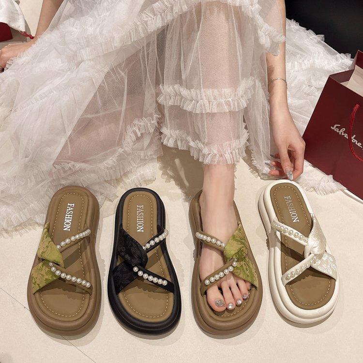 Thick bottom heightening outer wear one-word slippers female 2025 summer new fairy wind French beach pearl cool slippers