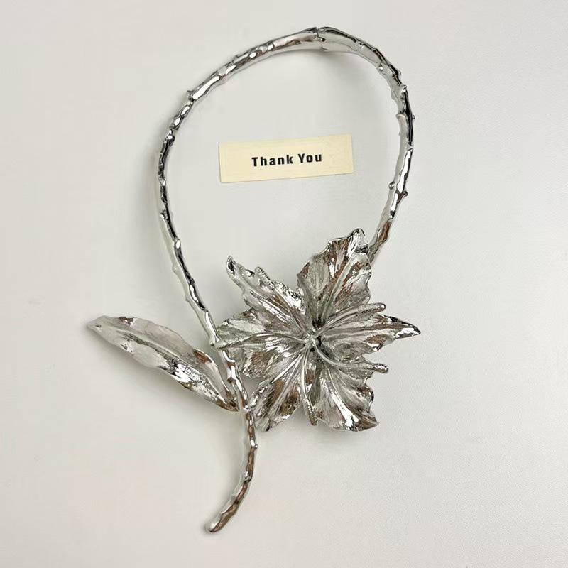 Exquisite Blooming Lily of the Valley Statement Choker: Luxury Gourd Leaf Necklace