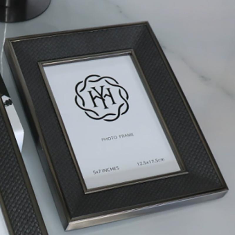 

Creativity Metal Photo Frames Modern Design Silver Framed Photo Frame TV Cabinet Desk Decoration Family Portrait Photo Frame 6 inch-1pcs