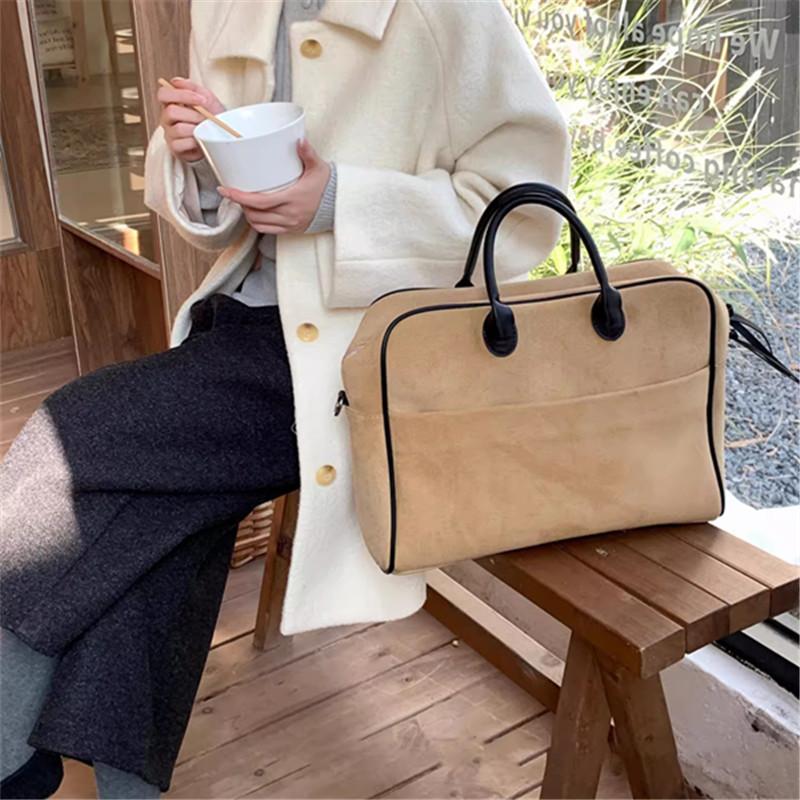 

Tote Bag Women s 2026 New Autumn and Winter High-end Niche Design Large-capacity Retro Commuter Handbag бежевый