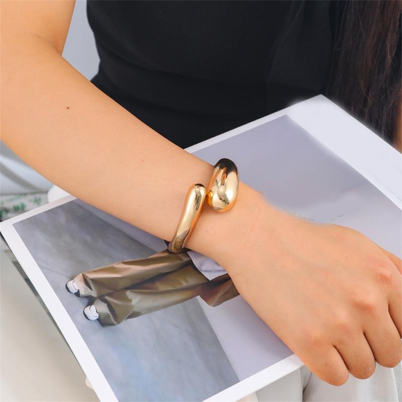 Exquisite Teardrop Open Cuff Bracelet Exaggerated Water Doplet Shaped Bangle Fashionable Wristwear for Casual and Formal