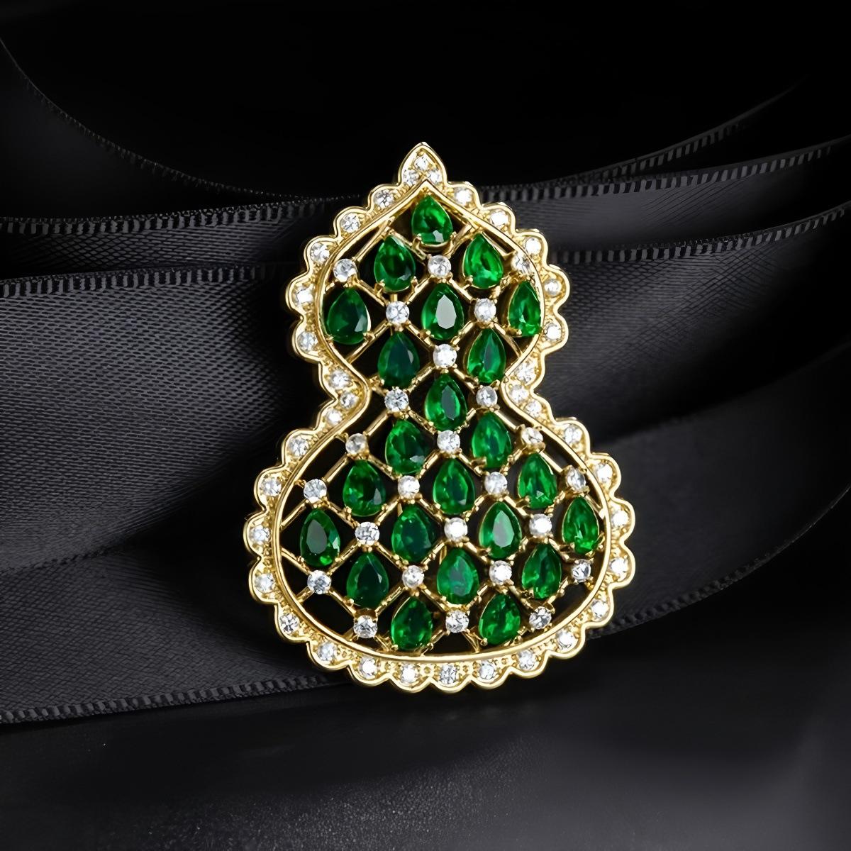 

Высококлассная женская брошь в стиле легкой роскоши, полностью усыпанная бриллиантами и украшенная корсажами в виде тыквы-горлянки, отличающаяся уникальным чувством дизайна