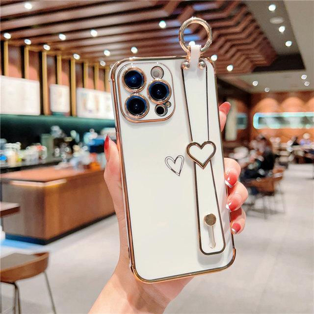 Funda para teléfono con correa de muñeca chapada para iPhone 14 13 12 11 Pro Max Xs Max Xr 13pro 14 Plus 11 a prueba de golpes suave parachoques amor corazón cubierta