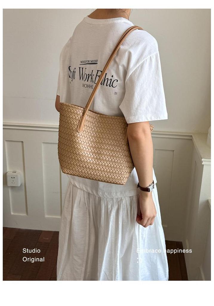 Trendy Woven Handbag: Large Capacity Textured Tote