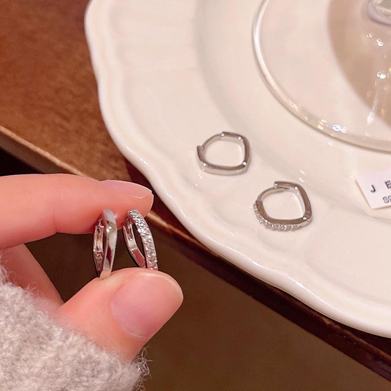 South Korean Elegant Zircon Hoop Earrings - Trendy, Versatile Plain Hoops with Love Design
