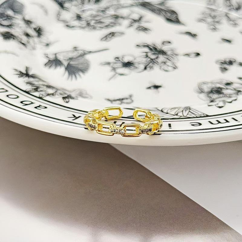 Medieval Vintage Hollow Lace Crown Colored Treasure Ring Women'S Retro Light Luxury High-End Niche Ring