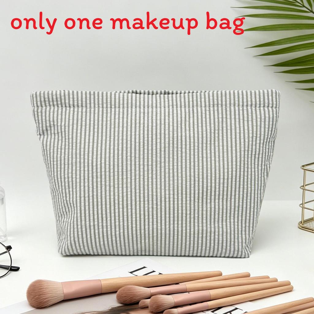 Modern Striped Polyester Toiletry Bag With Breathable Design For Travel And Daily Use