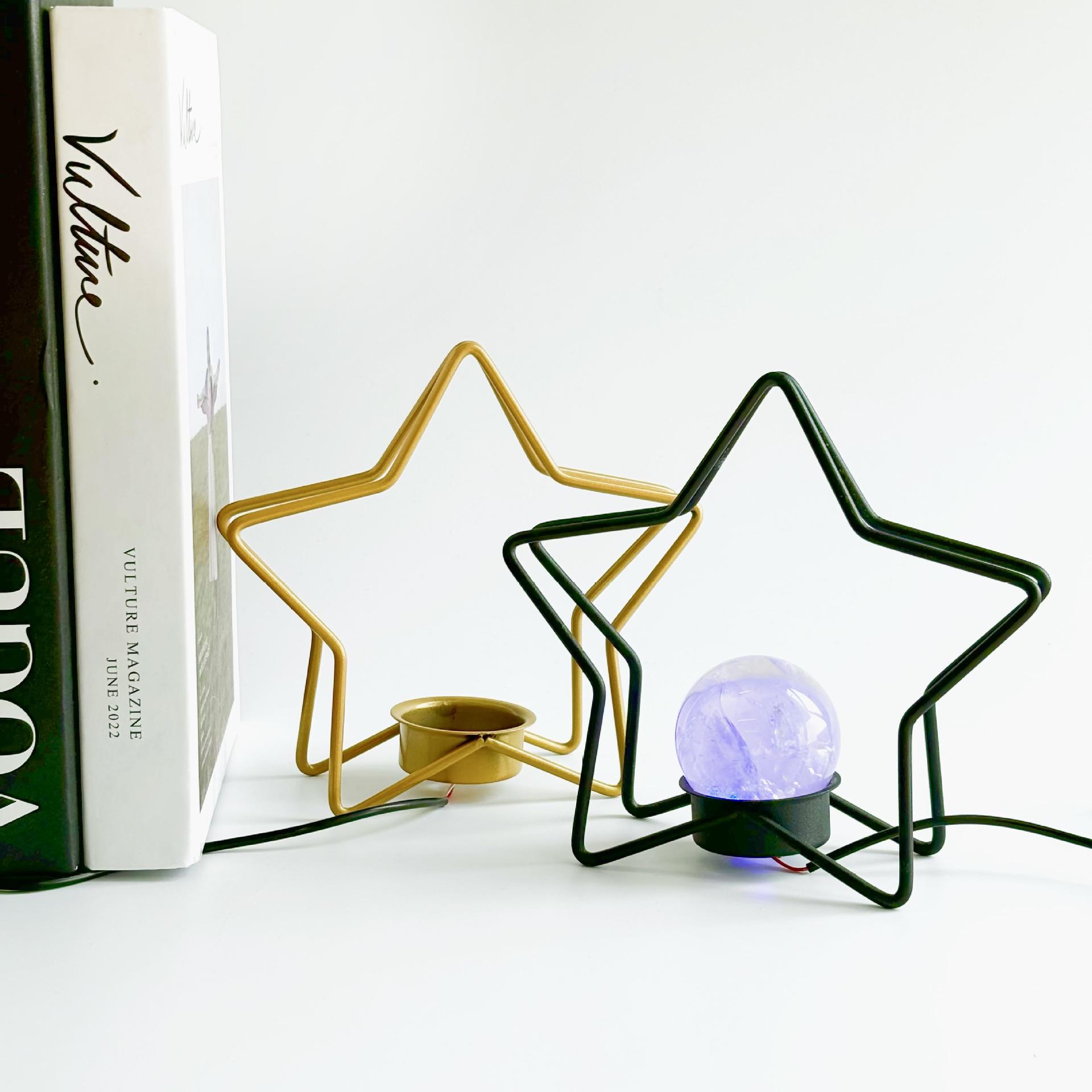 

Подставка-держатель для хрустального шара со светодиодной подсветкой 15.5 x 15.5 x 15.5 cm золотой