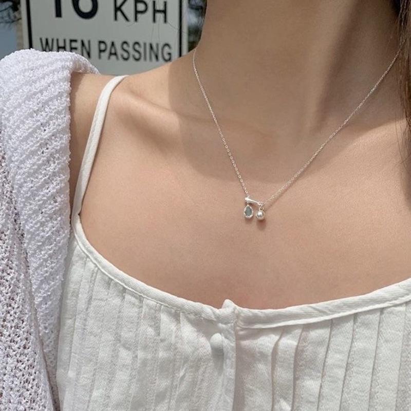 Elegante minimalistische Kreisanhänger-Halskette für Frauen 2025