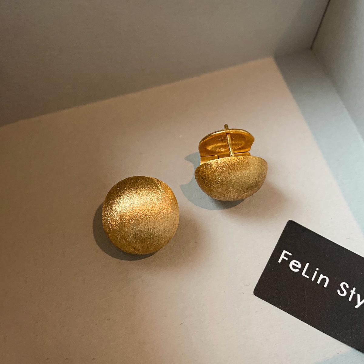 Ретро серьги-шарики из матового серебра: Женственные, Роскошные и Нишевые Европейско-Американские Золотые Каффы для Ушей.