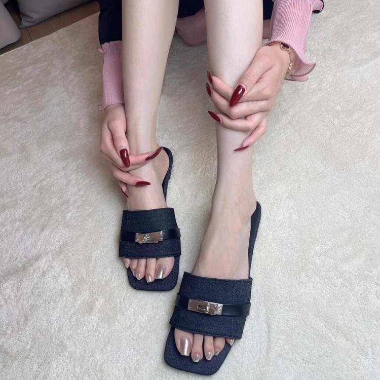 Soft leather version~ niche lock one-word slippers women's summer 2025 new outer wear flat-bottomed French sandals women's shoes