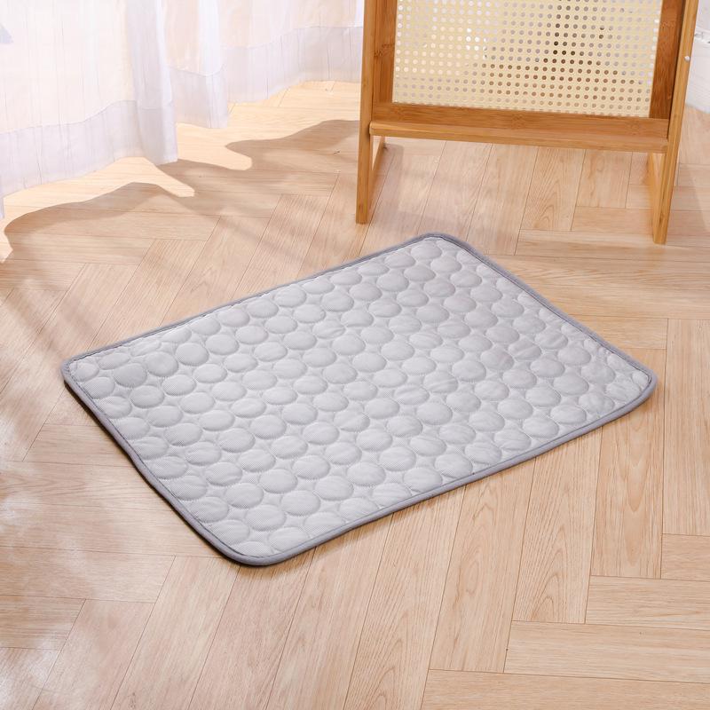 

Pet Ice Silk Cooling Mat: Summer Sofa & Floor Pad for Dogs and Cats XS - 40x30cm серый