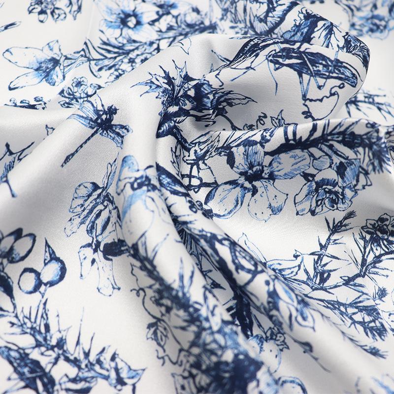 Xinhe silk silk scarf autumn new 111 mulberry silk small silk scarf versatile scarf for girlfriend high-end silk scarf
