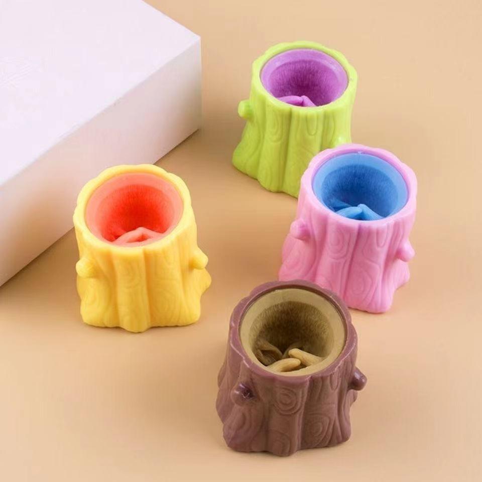 

Creative Squirrel Cheese Mouse Stress Relief Cup Toy
