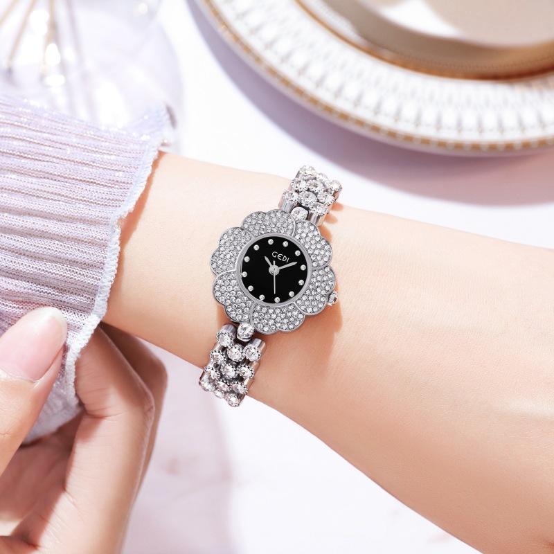 Light Luxury Baby S Breath Flower Women S Watch Fashion Niche Flower Quartz Watch Women S Bracelet Watch