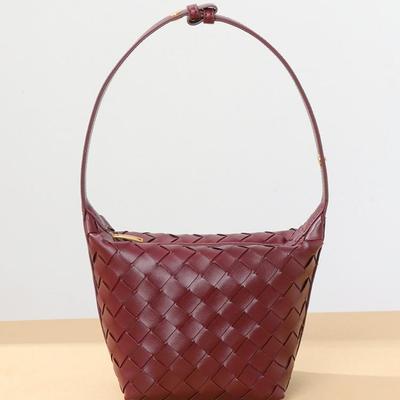 Trendy Woven Bucket Bag: Versatile Handheld & Casual Shoulder Bag for Women
