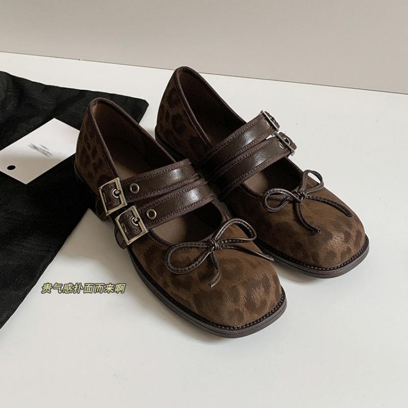 Spring and Autumn Round Head Fashion Single Shoes Women's Solid Color Non-slip Soft Sole Casual Low Heel Foot Cover Lazy Shoes Leather Four Seaso