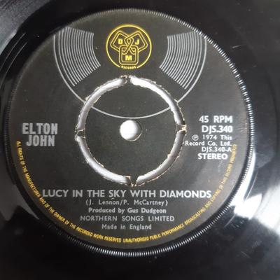 7inch Record ELTON JOHN - Lucy In The Sky With Diamonds DJS340 DJM Records 1974 UK Rock Used