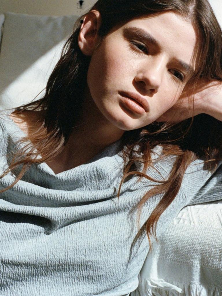 UNNOUT Draped Shirring T-Shirt Gray