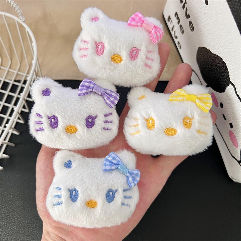 Cute Small KT Cat Plush Doll Brooch for DIY Clothing, Bags, Shoes, and Socks Decoration