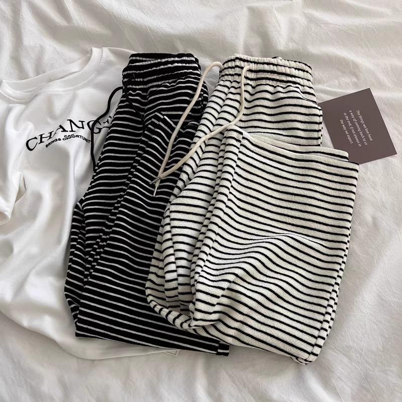 Autumn/Winter Women's Black & White Striped Fleece-Lined Wide-Leg Pants for Slimming Drape, Petite 145-150