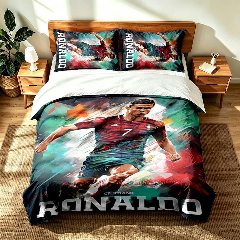 Cristiano Ronaldo (1) 3-teiliges Set geeignet für Schlafzimmer weich und bequem ein ideales Geschenk für Familie und Freunde Enthält eine Bettdecke und zwei
