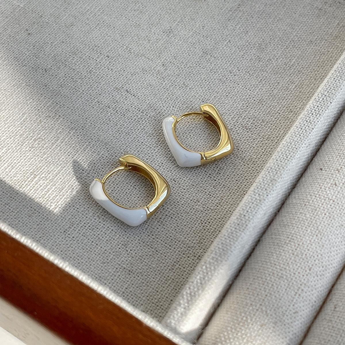 

925 серебряные квадратные серьги-иглы женские в стиле Гонконга ретро капающие масляные застежки для ушей изысканные нишевые высококачественные новые атмосферные застежки для ушей 925 silver needles