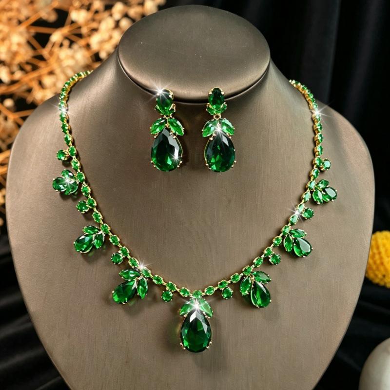 Elegant Crystal Necklace & Earrings Set for Weddings and Banquets