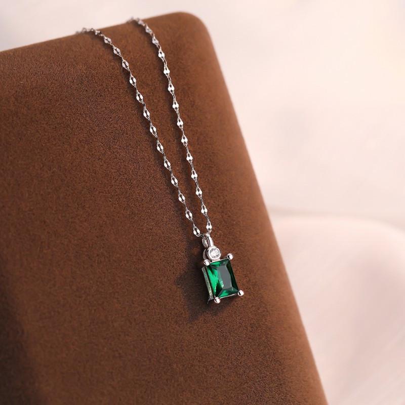 Emerald Flash Women's Green Diamond Clavicle Necklace - 2023 Luxury Niche Design