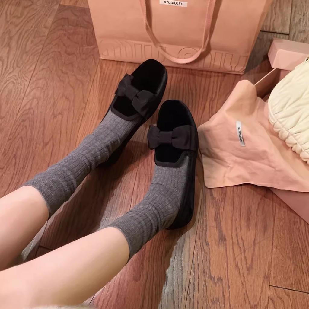 Wersja ze skóry owczej~ Matka winogron, ten sam styl, miu, jeden pantofel z aksamitną kokardą, jeden pantofel w stylu retro mokasynów, damskie buty pojedyncze.