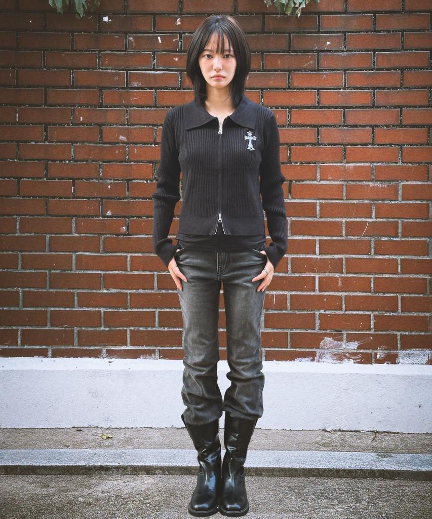 Damiswi Gothic Cross Embroidery Knit Zip-Up_Black