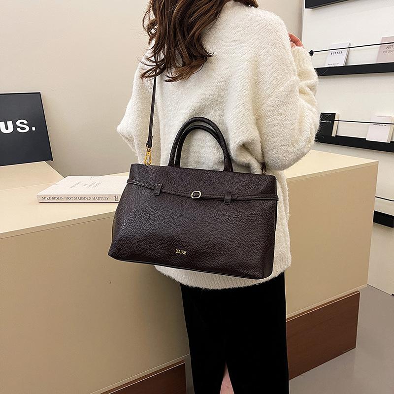 

Handbag Women s 2025 Winter New Fashion Casual Large Capacity Shoulder Bag Women s Bag