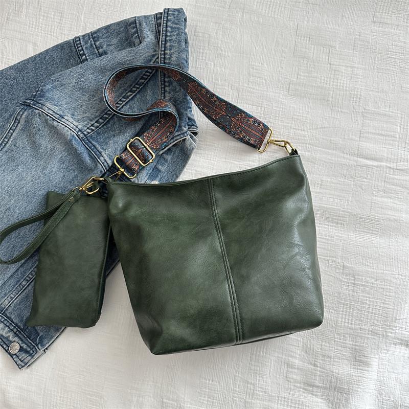 2024 New Simple Casual Bucket Bag Unique Aesthetic Fashion Shoulder Bag Retro Commuter Large Capacity Bag Women Black