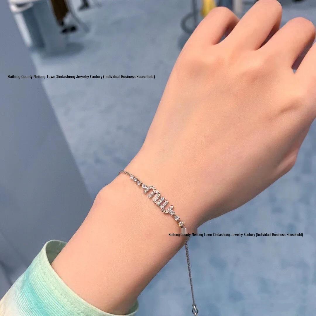 

Серьги-пусеты Miu Miu Сердце Эмаль - Женская Мода Универсальные Высокая Версия Ювелирные Изделия с Буквами Miu