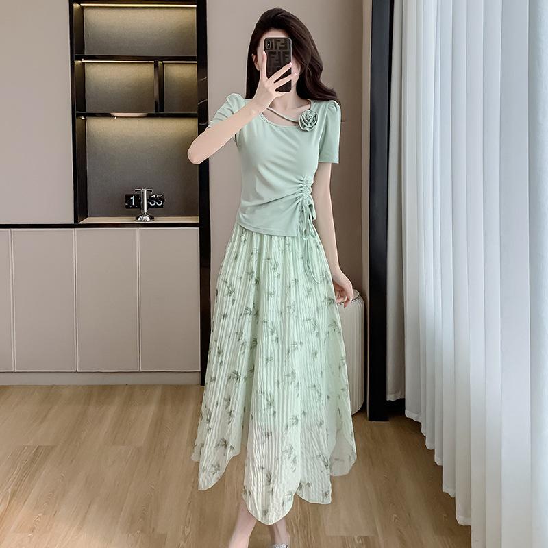 

Комплект из двух предметов: футболка с цветочным принтом и юбка неправильной формы - Облегающий, милый, омолаживающий дизайн с короткими рукавами Small